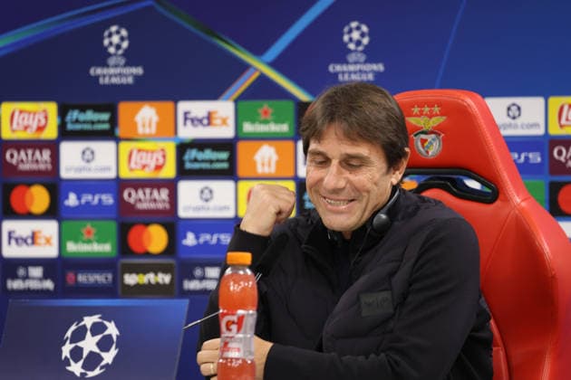 Benfica - Napoli conferenza pre partita Antonio Conte Head Coach of SSC Napoli During the pre-match press conference, PK, Pressekonferenz on December 09, 2025, between FC Benfica and SCC Napoli in the Champions League at the Da Luz Stadium in Lisbon. In the photo: Lisbona STADIO DA LUZ LISBONA PORTOGALLO Copyright: xFABIOxSASSOxFabioxSassox 2L8A5427