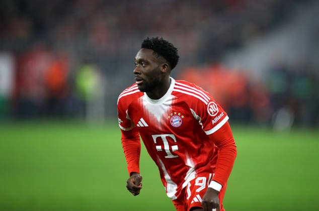 Football, Men, Champions League, Season 2025 2026, FC Bayern Munich Sporting Lisbon, Matchday 6, Allianz Arena Alphonso Davies FC Bayern Munich on his comeback