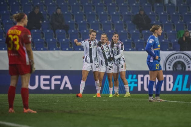 SOCCER - WCL, St.Poelten vs Juventus SANKT POELTEN,AUSTRIA,09.DEC.25 - SOCCER - UEFA Women s Champions League, SKN Sankt Poelten vs Juventus Turin FC. Image shows the rejoicing of the team Juventus.  GEPAxpictures xManuelxBinder
