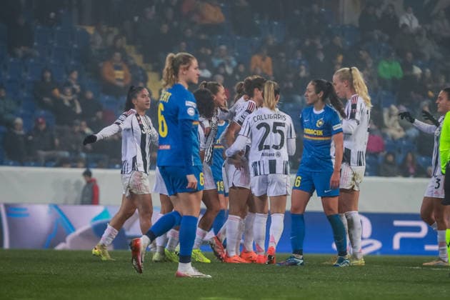 SOCCER - WCL, St.Poelten vs Juventus SANKT POELTEN,AUSTRIA,09.DEC.25 - SOCCER - UEFA Women s Champions League, SKN Sankt Poelten vs Juventus Turin FC. Image shows the rejoicing of the team Juventus and the disappointment of Lisa Ebert (St.Poelten) and Fanni Nagy (St.Poelten).  GEPAxpictures xManuelxBinder
