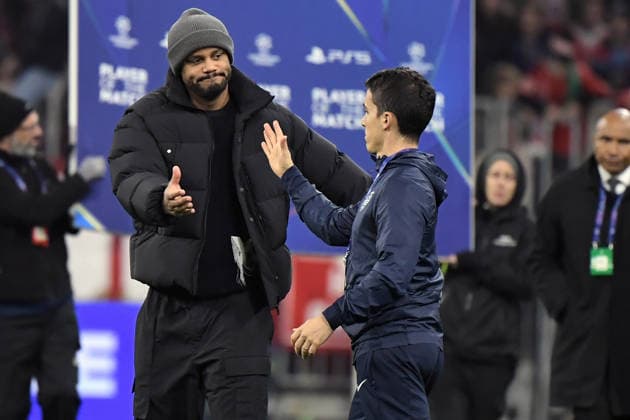 09 12 2025, xemx, Football UEFA Champions League, FC Bayern Muenchen Sporting Lisbon v l Trainer head coach Vincent Kompany FC Bayern Muenchen DFL DFB REGULATIONS PROHIBIT ANY USE OF PHOTOGRAPHS as IMAGE SEQUENCES and or QUASI VIDEO Muenchen