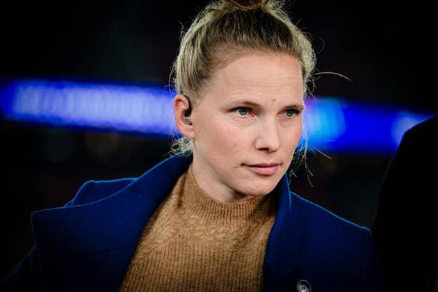 Football, TV expert Tabea Kemme calls for a ban on alcohol in football stadiums - Stock photos