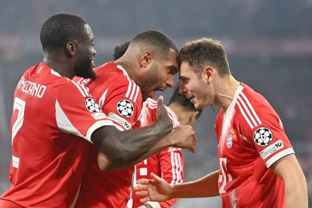 Torjubel v.li:Dayot UPAMECANO (Bayern Muenchen), Torschuetze Jonathan TAH (Bayern Muenchen), Josip STANISIC (Bayern Muenchen) nach Tor zum 3-1,Jubel,Freude,Begeisterung, Fussball Champions League,Saison 2025 26, Ligaphase FC Bayern Muenchen - Sporting CP 3-1 am 09.12..2025. *** Goal celebration from left Dayot UPAMECANO Bayern Muenchen , Goalscorer Jonathan TAH Bayern Muenchen , Josip STANISIC Bayern Muenchen after goal to 3 1,Cheering,Joy,Enthusiasm, Soccer Champions League,Season 2025 26, League phase FC Bayern Muenchen Sporting CP 3 1 on 09 12 2025