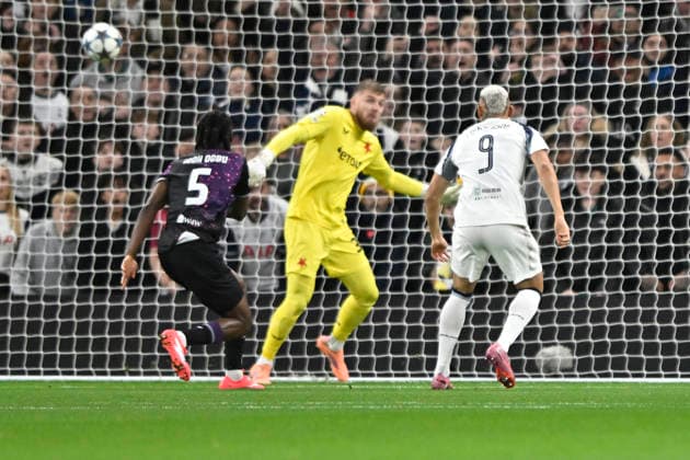 Spurs vs Slavia Prague Champions Leage Richarlison of Tottenham Hotspur almost scores in the first minute but his shot is saved by Jindrich Stanek of Slavia Prague during the UEFA Champions League League Phase match: Tottenham Hotspur vs Slavia Prague at the Tottenham Hotspur Stadium London. London Tottenham Hotspur Stadium UK Copyright: xMartinxDaltonx Spurs_vs_SlaviaPrague_091225_MD_002