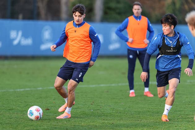 On the ball Rafael Pinto Pedrosa Karlsruher SC, 36 in duel with Shio Fukuda Karlsruher SC, 13 , Karlsruher SC Football, 2 Bundesliga, Training, 2025 2026, 09 12 2025, DFL REGULATES PROHIBIT ANY USE OF PHOTOGRAPHS AS IMAGE SEQUENCES AND OR QUASI VIDEO, Karlsruher SC Football, 2 Bundesliga, Training, 09 12 2025 Karlsruhe Copyright: xEibner-Pressefoto JanxPrihodax EP_JPA