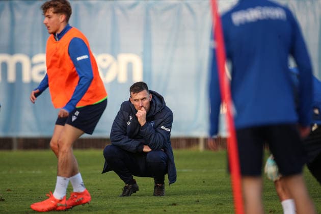 Christian Eichner Karlsruher SC, Head Coach at training, Karlsruher SC Football, 2 Bundesliga, Training, 2025 2026, 09 12 2025, DFL REGULATIONS PROHIBIT ANY USE OF PHOTOGRAPHS AS IMAGE SEQUENCES AND OR QUASI VIDEO, Karlsruher SC Football, 2 Bundesliga, Training, 09 12 2025 Karlsruhe Copyright: xEibner-Pressefoto JanxPrihodax EP_JPA