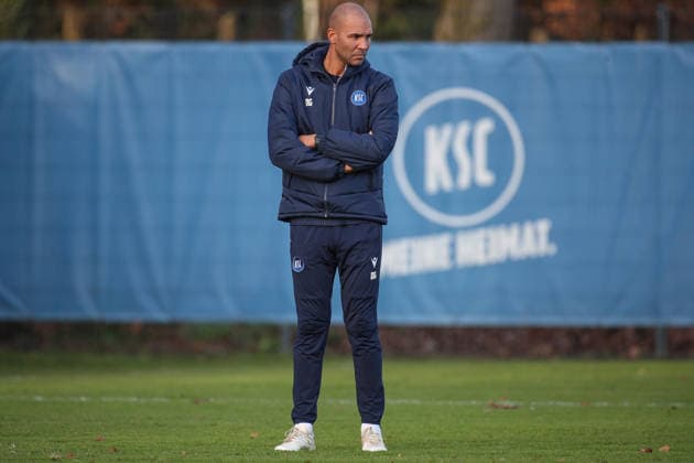 The new member of the coaching team Daniel Gordon Karlsruher SC, Co Trainer , Karlsruher SC Football, 2 Bundesliga, Training, 2025 2026, 09 12 2025, DFL REGULATIONS PROHIBIT ANY USE OF PHOTOGRAPHS AS IMAGE SEQUENCES AND OR QUASI VIDEO, Karlsruher SC Football, 2 Bundesliga, Training, 09 12 2025 Karlsruhe Copyright: xEibner-Pressefoto JanxPrihodax EP_JPA