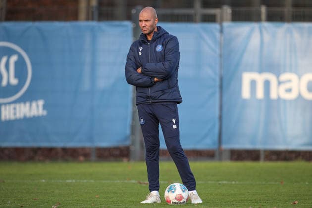 The new member of the coaching team Daniel Gordon Karlsruher SC, Co Trainer , Karlsruher SC Football, 2 Bundesliga, Training, 2025 2026, 09 12 2025, DFL REGULATIONS PROHIBIT ANY USE OF PHOTOGRAPHS AS IMAGE SEQUENCES AND OR QUASI VIDEO, Karlsruher SC Football, 2 Bundesliga, Training, 09 12 2025 Karlsruhe Copyright: xEibner-Pressefoto JanxPrihodax EP_JPA