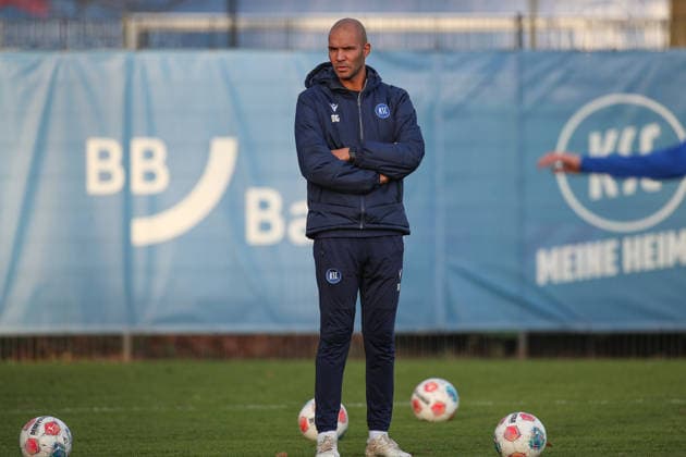 The new member of the coaching team Daniel Gordon Karlsruher SC, Co Trainer , Karlsruher SC Football, 2 Bundesliga, Training, 2025 2026, 09 12 2025, DFL REGULATIONS PROHIBIT ANY USE OF PHOTOGRAPHS AS IMAGE SEQUENCES AND OR QUASI VIDEO, Karlsruher SC Football, 2 Bundesliga, Training, 09 12 2025 Karlsruhe Copyright: xEibner-Pressefoto JanxPrihodax EP_JPA