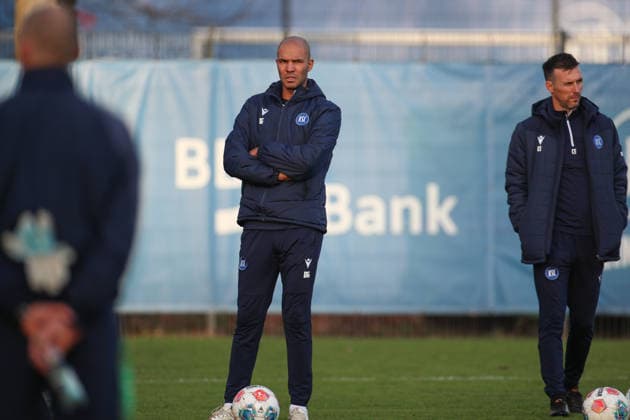 The new member of the coaching team Daniel Gordon Karlsruher SC, Co Coach right Christian Eichner Karlsruher SC, Head Coach , Karlsruher SC Football, 2 Bundesliga, Training, 2025 2026, 09 12 2025, DFL REGULATIONS PROHIBIT ANY USE OF PHOTOGRAPHS AS IMAGE SEQUENCES AND OR QUASI VIDEO, Karlsruher SC Football, 2 Bundesliga, Training, 09 12 2025 Karlsruhe Copyright: xEibner-Pressefoto JanxPrihodax EP_JPA