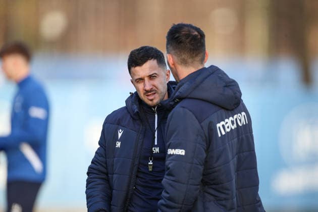 Sirus Motekallemi Karlsruher SC, Co Coach talks to Christian Eichner Karlsruher SC, Head Coach , Karlsruher SC Football, 2 Bundesliga, Training, 2025 2026, 09 12 2025, DFL REGULATIONS PROHIBIT ANY USE OF PHOTOGRAPHS AS IMAGE SEQUENCES AND OR QUASI VIDEO, Karlsruher SC Football, 2 Bundesliga, Training, 09 12 2025 Karlsruhe Copyright: xEibner-Pressefoto JanxPrihodax EP_JPA