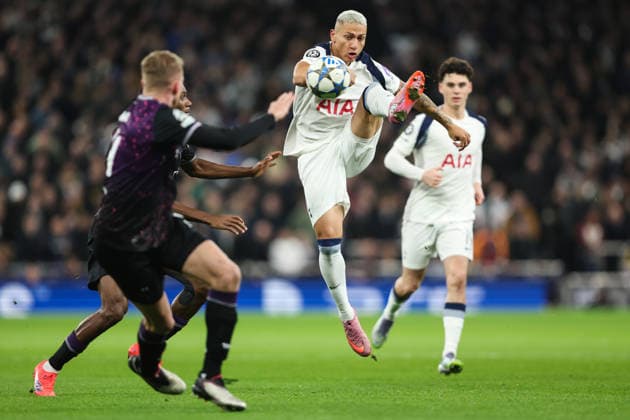 Tottenham gegen Slavia Praha 9. Dezember 2025, London Champions League Fußball Tottenham Hotspur gegen SK Slavia Praha Richarlison von Tottenham Hotspur Foto Charlotte Wilson Abseits London UK  Copyright: xCharlottexWilsonx xOffsidexOffside