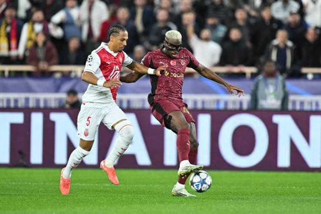 Monaco v Galatasaray - UEFA Champions League MONACO, MONACO - DECEMBER 09: Victor Osimhen (R) of Galatasaray in action during the UEFA Champions League group stage week 6 match between Monaco and Galatasaray at Stade Louis II in Monaco, Monaco on December 09, 2025. Mustafa Yalcin Anadolu Monaco Monaco. Editorial use only. Please get in touch for any other usage.  Copyright: x2025xAnadoluxMustafaxYalcinx