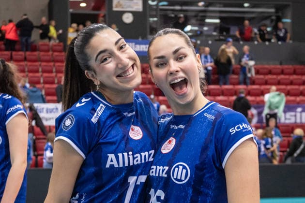 Julia De Paula Allianz MTV Stuttgart, 17 with Mikala Mogensen Allianz MTV Stuttgart, 16 joy, jubilation, laughter GER, Allianz MTV Stuttgart SSC Palmberg Schwerin, Volleyball Bundesliga, VBL, DVV Cup semi-finals, 2025 2026 season, 09 12 2025 GER, Allianz MTV Stuttgart SSC Palmberg Schwerin, Volleyball Bundesliga, VBL, DVV Cup semi-finals, 2025 2026 season, 09 12 2025 Stuttgart Copyright: xSandyxDinkelackerx EP_SDR