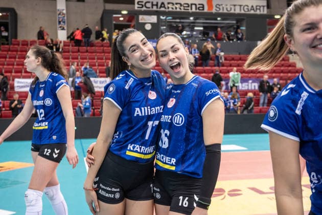 Julia De Paula Allianz MTV Stuttgart, 17 with Mikala Mogensen Allianz MTV Stuttgart, 16 joy, jubilation, laughter GER, Allianz MTV Stuttgart SSC Palmberg Schwerin, Volleyball Bundesliga, VBL, DVV Cup semi-finals, 2025 2026 season, 09 12 2025 GER, Allianz MTV Stuttgart SSC Palmberg Schwerin, Volleyball Bundesliga, VBL, DVV Cup semi-finals, 2025 2026 season, 09 12 2025 Stuttgart Copyright: xSandyxDinkelackerx EP_SDR