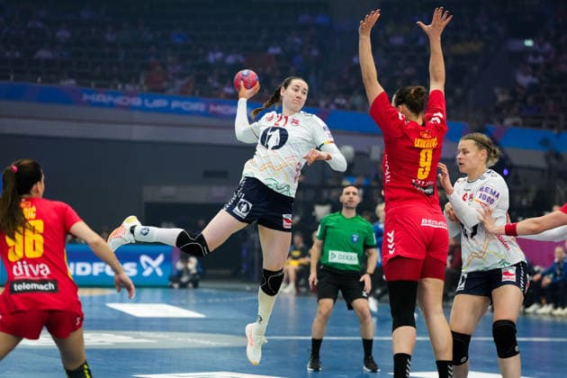 Women s Handball World Championship 2025 Norway Montenegro Dortmund, Germany 20251209 Norway s Ingvild Kristiansen Bakkerud during the quarter final of the Women s Handball World Championship between Norway and Montenegro in Westfalenhalle Photo Beate Oma Dahle NTB Dortmund Germany EDITORIAL USE ONLY RESTRICTED USE FOR BETTING COMPANIES  Copyright: xBeatexOmaxDahlex xNTBx