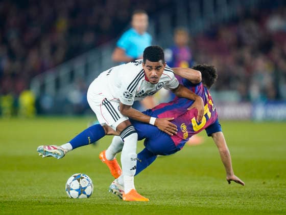 ESP: FC Barcelona, Barca v Eintracht Frankfurt. UEFA Champions League. Matchday 6. Ansgar Knauff of Eintracht Frankfurt and Pau Cubarsi of FC Barcelona during the UEFA Champions League match, between FC Barcelona and Eintracht Frankfurt, Spotify Camp Nou Stadium on December 9 2025 in Barcelona, Spain. kpng Copyright: xSergioxRuizx PS_2511209_BAR_EIN_024