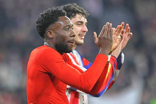 19 Alphonso Davies and 45 Aleksandar Pavlovic FCB cheer at the end of the match, Portrait, Portrait, Football FC Bayern Munich Sporting Lisbon UEFA Champions League 09 12 2025 Allianz Arena PHOTO Mladen Lackovic LakoPress