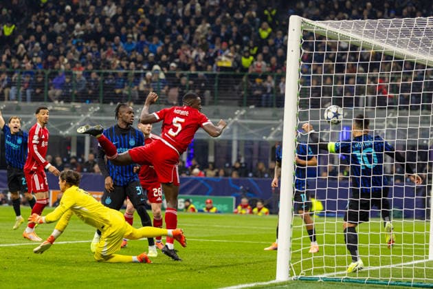 Football - UEFA Champions League - League Phase - Internazionale Milano v Liverpool FC MILAN, ITALY - Tuesday, December 9, 2025: Liverpool s Ibrahima KonatÃ scores the first goal which was later disallowed for handball during the UEFA Champions League game between Internazionale Milano and Liverpool FC at the Stadio San Siro. (Photo by David Rawcliffe Propaganda) ITALY Stadio San Siro LOMBARDY ITALY  Copyright: xDavidxRawcliffex P2025-12-09-Inter_Liverpool-28