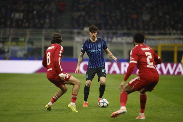 CALCIO - UEFA Champions League - Inter - FC Internazionale vs Liverpool FC Alessandro Bastoni of FC Inter during the Uefa Champions League,, 2025 26 season, football match between Inter FC and FC Liverpool, on 09 December 2025 at â?? Giuseppe Meazza Stadium, San Siro, Milan, Italy. Photo Nderim KACELI Milano Italy  Copyright: xIPAxSport ABACAx