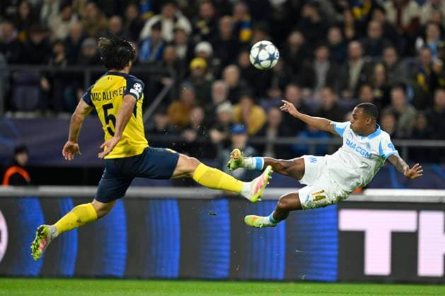 Royale Union Saint-Gilloise v Marseille - UEFA Champions League BRUSSELS, BELGIUM - DECEMBER 09 : Paixao Igor forward of OM Marseille and Mac Allister Kevin defender of Union Saint-Gilloise during the UEFA Champions League 2025 26 League Phase MD6 match between Royale Union Saint-Gilloise and Marseille on December 9, 2025 in Brussels, Belgium, 09 12 2025 Brussels Belgium  Copyright: xNicoxVereeckenx