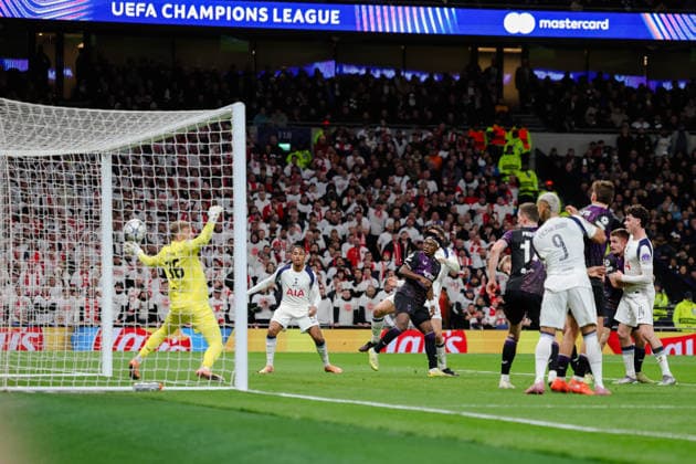 Champions League 2025 26 League Stage Tottenham v Slavia Prague Tottenham Hotspur Stadium 09.12.2025 David Zima of Slavia Prague scores an own goal after Cristian Romero of Tottenham Hotspur heads across goal 1-0 Champions League 2025 26 League Stage Tottenham v Slavia Prague Tottenham Hotspur Stadium 09.12.2025 Photograph By Marc Aspland The Times  Copyright: xMarcxAsplandx NINTCHDBPICT001044580252