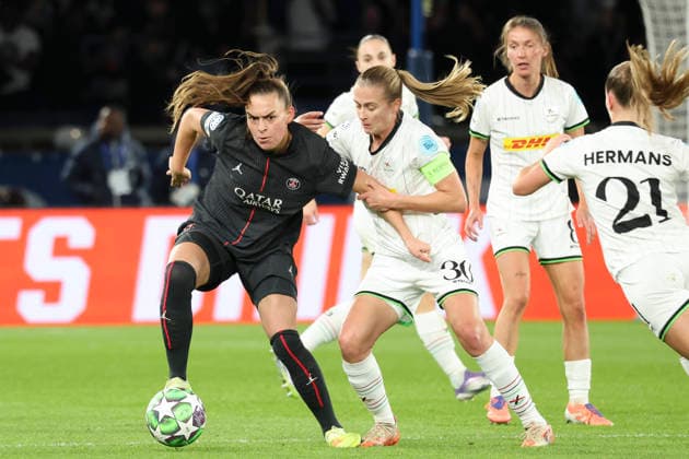 FOOTBALL FEMININ : Paris Saint Germain Vs Leuven - Ligue des Champions - 09 12 2025 Romee Leuchter (Paris Saint Germain) Vs Julie Biesmans (OH Leuven) ParisFrance  Copyright: xMichaelxBaucherx