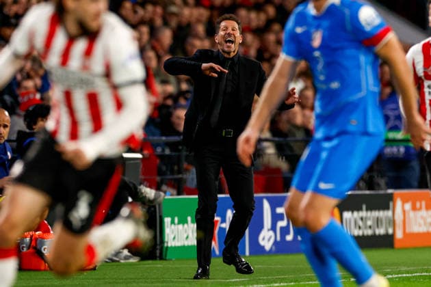 2025-12-09 PSV Eindhoven v Atletico Madrid - UEFA Champions League 2025 26 League Phase MD6 EINDHOVEN, NETHERLANDS - DECEMBER 9: Head Coach Diego Simeone of Atletico Madrid shouts to his players during the UEFA Champions League 2025 26 League Phase MD6 match between PSV Eindhoven and Atletico Madrid at Phillips Stadion on December 9, 2025 in Eindhoven, Netherlands. Eindhoven Phillips Stadion Netherlands Content not available for redistribution in The Netherlands directly or indirectly through any third parties. Copyright: xBenxGalx