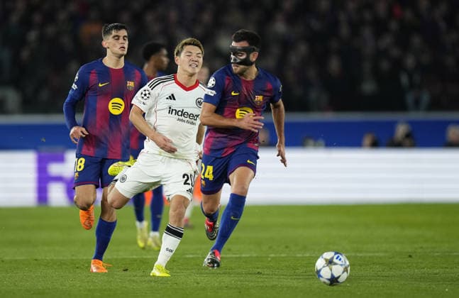 09 12 2025, xslx, Football UEFA Champions League, FC Barcelona Eintracht Frankfurt v l Gerard Martin FC Barcelona , Ritsu Doan Eintracht Frankfurt ,Eric Garcia FC Barcelona Barcelona