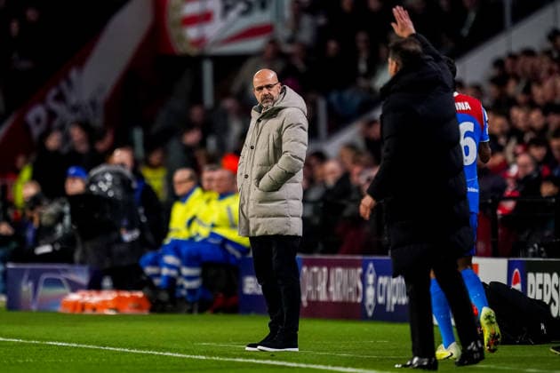 EINDHOVEN, NETHERLANDS - DECEMBER 9: PSV head coach Peter Bosz looks on during the UEFA Champions League 2025 26 League Phase MD6 match between PSV Eindhoven and Atletico de Madrid at PSV Stadion on December 9, 2025 in Eindhoven, Netherlands. (Photo by Rene Nijhuis) SPO  Copyright: xRenexNijhuis