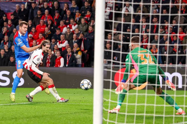 2025-12-09 PSV Eindhoven v Atletico Madrid - UEFA Champions League 2025 26 League Phase MD6 EINDHOVEN, NETHERLANDS - DECEMBER 9: Alexander Sorloth of Atletico Madrid shoots at goal during the UEFA Champions League 2025 26 League Phase MD6 match between PSV Eindhoven and Atletico Madrid at Phillips Stadion on December 9, 2025 in Eindhoven, Netherlands. Eindhoven Phillips Stadion Netherlands Content not available for redistribution in The Netherlands directly or indirectly through any third parties. Copyright: xBenxGalx