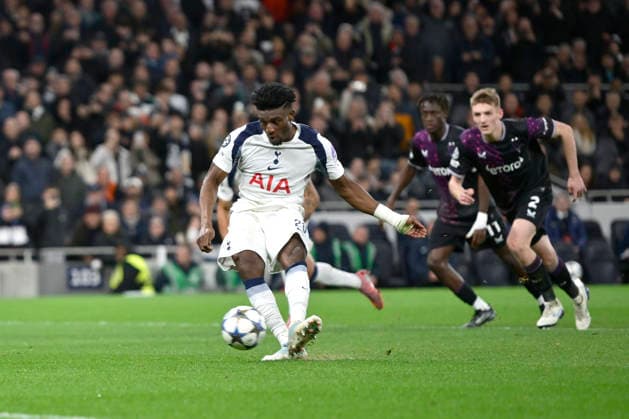 Spurs vs Slavia Prague Champions Leage GOAL Mohammed Kudus of Tottenham Hotspur scores from the penalty spot during the UEFA Champions League League Phase match: Tottenham Hotspur vs Slavia Prague at the Tottenham Hotspur Stadium London. London Tottenham Hotspur Stadium UK Copyright: xMartinxDaltonx Spurs_vs_SlaviaPrague_091225_MD_015