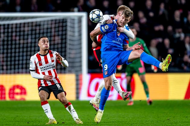 PSV Eindhoven midfielder Jerdy Schouten, Atletico de Madrid forwarder Alexander Sorloth, during the match PSV Eindhoven vs Atletico de Madrid at the Philips stadium for the Champions League phase Matchday 6 season 2025 2026 in EINDHOVEN, Netherlands on 9 December 2025, photo by Stefan Koops EYE4images DeFodi Images