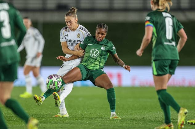 ESP, Madrid, Real Madrid vs VfL Wolfsburg, WomenÂs Champions League, Football, UEFA, Season 2025 2026, Alfredo di Stefano, 5 Matchday in picture v l Filippa Angeldahl Real Madrid 16 , Lineth Beerensteyn VfL Wolfsburg 9 , Duel DFB DFL REGULATIONS PROHIBIT ANY USE OF PHOTOGRAPHS AS IMAGE SEQUENCES AND OR QUASI VIDEO, 09 12 2025 Copyright: HMBxMedia HendrikxHamelau