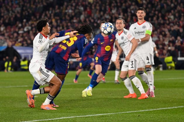 Barcelona, Camp Nou, 09 12 25, ESP, Men, UEFA Champions Leaugue, Season 2025 2026, FC Barcelona Eintracht Frankfurt Bild Jules KOUNDE Barcelona macht das Tor zum 1 1 UEFA regulations prohibit any use of photographs as image sequences and or quasi video Catalonia Spain