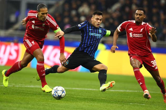 December 9, 2025, Milan, Lombardy, Italy: LAUTARO MARTINEZ of Inter in action during the UEFA Champions League 2025 26 League Phase Day 6 game between FC INTER and LIVERPOOL FC at the Giuseppe Meazza Stadium in Milan, Italy Milan Italy - ZUMAc179 20251209_zep_c179_023 Copyright: xMickaelxChavetx