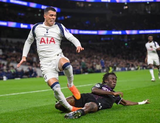 Tottenham Hotspur v Slavia Prague - Champions League LONDON , ENGLAND - DECEMBER 09: Tottenham Hotspur v Slavia Prague - Champions League - Tottenham Hotspur Stadium. Pedro Porro is fouled and wins a second half penalty. Picture : Mark Pain LONDON England  Copyright: xMarkxPainx