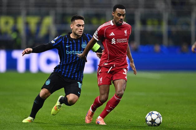 CALCIO - UEFA Champions League - Inter - FC Internazionale vs Liverpool FC Lautaro Martinez of F.C. Inter and Ryan Gravenberch of Liverpool F.C. are in action during the UEFA Champions League phase day 6 football match between F.C. Inter ad Liverpool F.C. at the San Siro Stadium on December 9, 2025 in Milan, Italy. Milano Italy  Copyright: xIPAxSport ABACAx