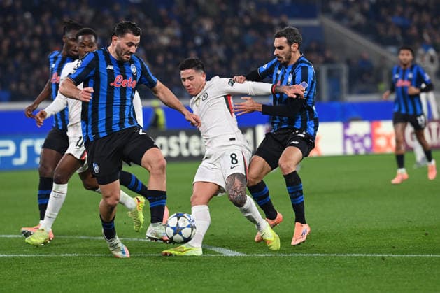 Enzo Fernandez (Chelsea Fc) in action during Atalanta BC vs Chelsea FC, UEFA Champions League football match in Bergamo, Italy, December 09 2025  Copyright: xGianlucaxRicci IPAxSportx xipa-agency.netx xx IPA_68963576 IPA_Agency_IPA68963576