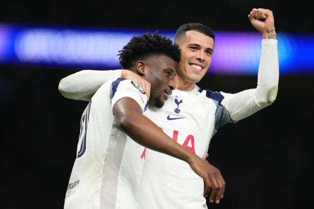 UEFA Champions League Matchday 6 of 8 Tottenham Hotspur v Slavia Prague Mohammed Kudus of Tottenham Hotspur and Pedro Porro of Tottenham Hotspur celebrate 2-0 lead during the UEFA Champions League Matchday 6 of 8 Tottenham Hotspur vs Slavia Prague at Tottenham Hotspur Stadium, London, United Kingdom, 9th December 2025 (Photo by Harvey Murphy News Images) Copyright: xHarveyxMurphy NewsxImagesx