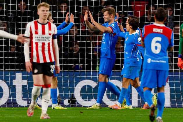 2025-12-09 PSV Eindhoven v Atletico Madrid - UEFA Champions League 2025 26 League Phase MD6 EINDHOVEN, NETHERLANDS - DECEMBER 9: Alexander Sorloth of Atletico Madrid celebrates with teammates after scoring his teams third goal during the UEFA Champions League 2025 26 League Phase MD6 match between PSV Eindhoven and Atletico Madrid at Phillips Stadion on December 9, 2025 in Eindhoven, Netherlands. Eindhoven Phillips Stadion Netherlands Content not available for redistribution in The Netherlands directly or indirectly through any third parties. Copyright: xBenxGalx