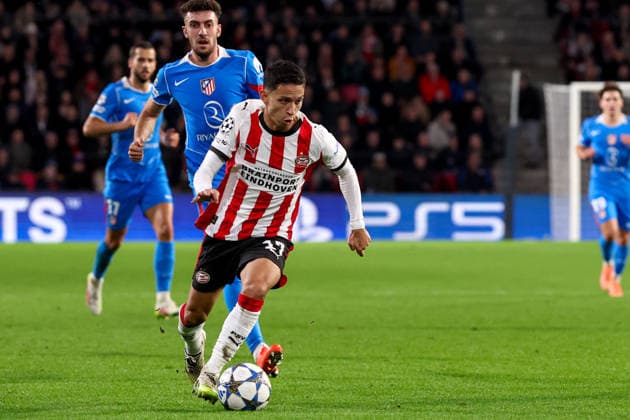 2025-12-09 PSV Eindhoven v Atletico Madrid - UEFA Champions League 2025 26 League Phase MD6 EINDHOVEN, NETHERLANDS - DECEMBER 9: Mauro Junior of PSV Eindhoven runs with the ball during the UEFA Champions League 2025 26 League Phase MD6 match between PSV Eindhoven and Atletico Madrid at Phillips Stadion on December 9, 2025 in Eindhoven, Netherlands. Eindhoven Phillips Stadion Netherlands Content not available for redistribution in The Netherlands directly or indirectly through any third parties. Copyright: xBenxGalx