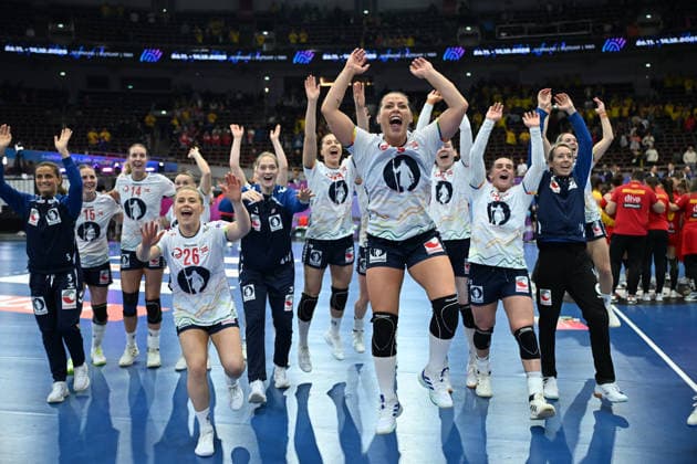 GER, Dortmund, 27th Wommens World Championship 2025, Quarterfinals Quater Finals Norway Norway NOR vs Montenegro MNO 09 12 2025, Westfalenhalle, Dortmund, GER, Dortmund, 27th Wommens World Championship 2025, Quarterfinals Quater Finals Norway Norway NOR vs Montenegro MNO , in the picture the Norwegians are happy about the victory and the participation in the semi-finals Emilie Margrethe HOVDEN NOR 26 , Kristine BREISTOL NOR 14 , Katrine LUNDE Goalkeeper NOR 16 , Vilde Mortensen INGSTAD NOR 15 , Nora MORK NOR 9 , Thale Rushfeldt DEILA NOR 33 , Nora MORK NOR 9 , Ingvild Kristiansen BAKKERUD NOR 21 , Stine Ruscetta KOGRAND NOR 7 , Selma Helà n HENRIKSEN NOR 19 , Kristine BREISTOL NOR 14 , Anniken WOLLIK NOR 34 , nordphotoxGmbHx xMeuter nph00351