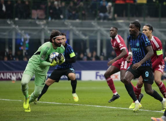 Alisson of FC Liverpool and Marcus Thuram of FC Inter during the Uefa Champions League,, 2025 26 season, football match between Inter FC and FC Liverpool, on 09 December 2025 at â?? Giuseppe Meazza Stadium, San Siro, Milan, Italy. Photo Nderim KACELI  Copyright: xNderimxKaceli IPAxSportx xipa-agency.netx xx IPA_68963896 IPA_Agency_IPA68963896