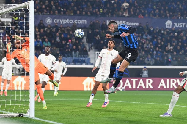 Gianluca Scamacca (Atalanta Bc) scoaring a goal during Atalanta BC vs Chelsea FC, UEFA Champions League football match in Bergamo, Italy, December 09 2025  Copyright: xGianlucaxRicci IPAxSportx xipa-agency.netx xx IPA_68963916 IPA_Agency_IPA68963916