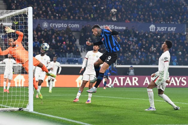 gianluca Scamacca (Atalanta Bc) scoaring a goal hgead kick during Atalanta BC vs Chelsea FC, UEFA Champions League football match in Bergamo, Italy, December 09 2025  Copyright: xGianlucaxRicci IPAxSportx xipa-agency.netx xx IPA_68963928 IPA_Agency_IPA68963928
