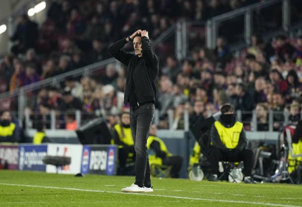 09 12 2025, xslx, football UEFA Champions League, FC Barcelona Eintracht Frankfurt v l coach Dino Toppmöller Toppmoeller Eintracht Frankfurt disappointed, disappointed looking, dissapointed Barcelona