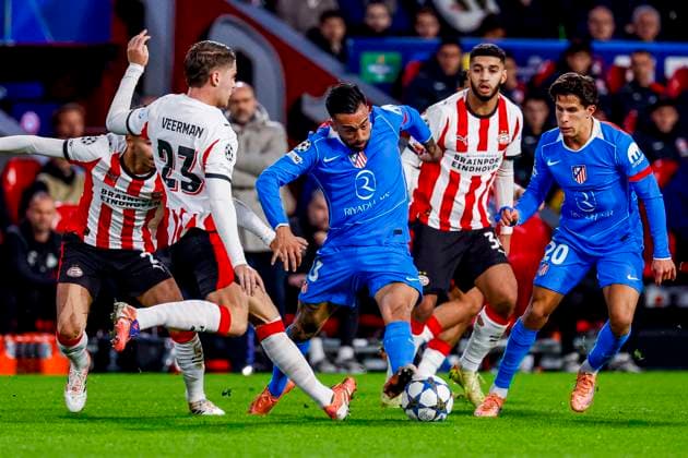 Nicolas Gonzalez of Atletico Madrid and Joey Veerman of PSV Eindhoven battle for the ball PSV Eindhoven v Atletico de Madrid, UEFA Champions League 2025 26 League Phase MD6, PSV Eindhoven v Atletico de Madrid, PSV Stadion, December 9, 2025, Eindhoven, Netherlands.