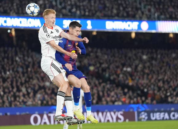 09 12 2025, xslx, Football UEFA Champions League, FC Barcelona Eintracht Frankfurt v l Hugo Larsson Eintracht Frankfurt , Robert Lewandowski FC Barcelona Barcelona