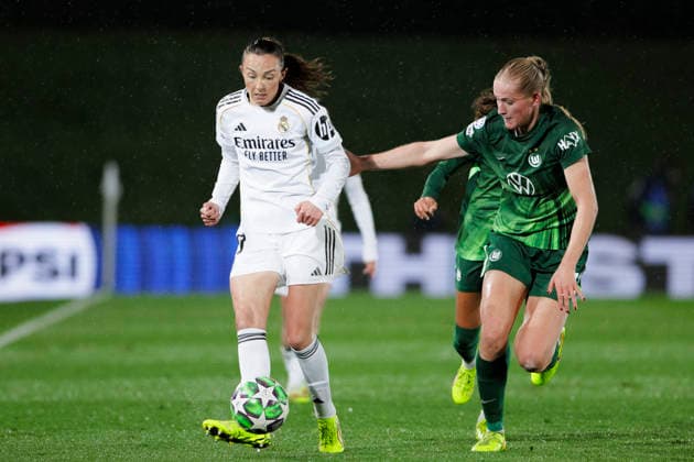 UEFA Women s Champions League - Real Madrid vs VfL Wolfsburg MADRID, SPAIN -December 9:Caroline Weir of Real Madrid in action during the UEFA Women s Champions League match between Real Madrid and VfL Wolfsburg at Alfredo Di Stefano stadium in Madrid.(Photo by Guillermo Martinez f22photo) Madrid Alfredo Di Stefano Stadium Spain Copyright: xGuillermoxMartinezx